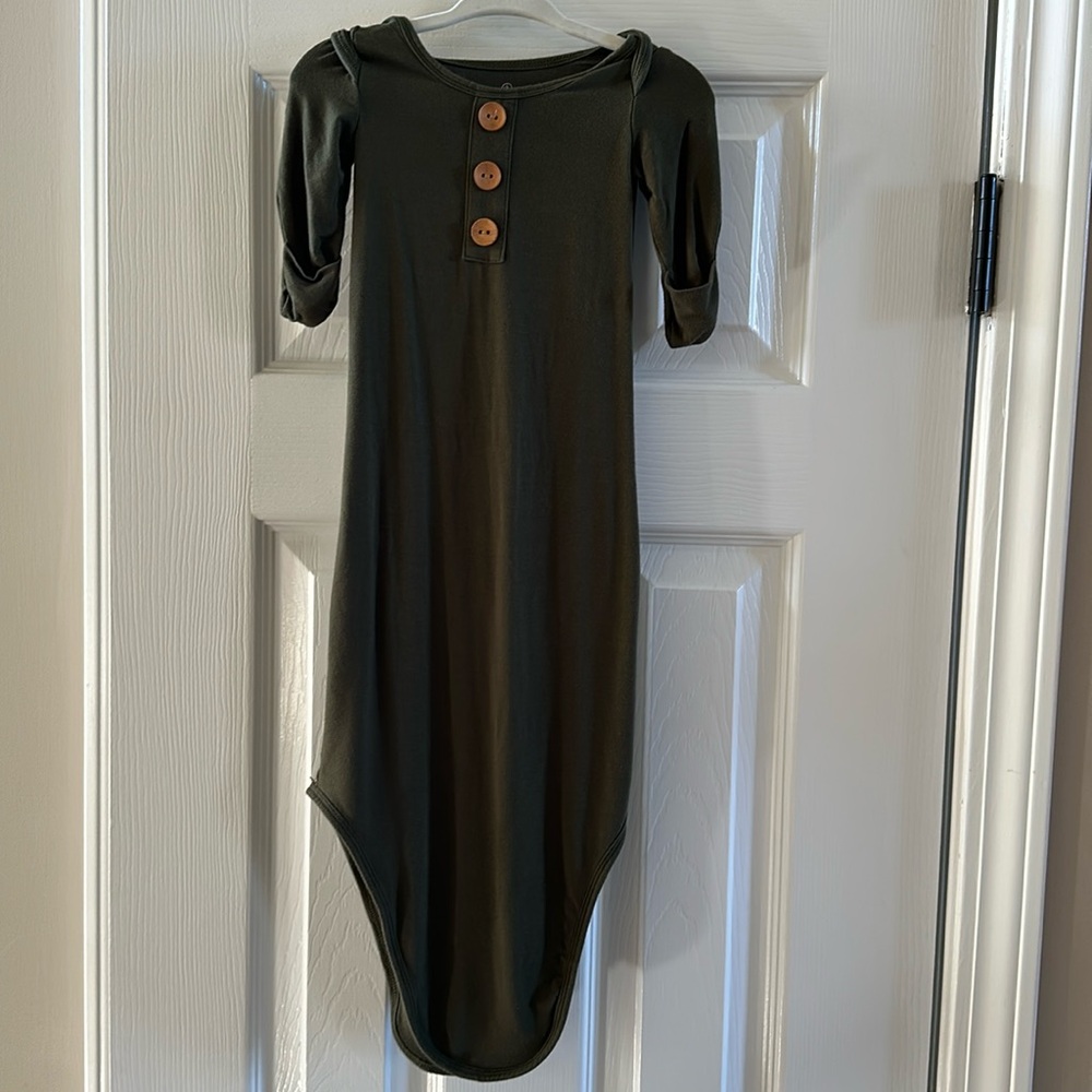 Like new olive 🫒 green Bamboo knotted gown✨